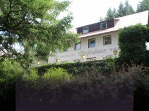 Wohnmobilstellplatz an der Waldpension Pfeiferhaus