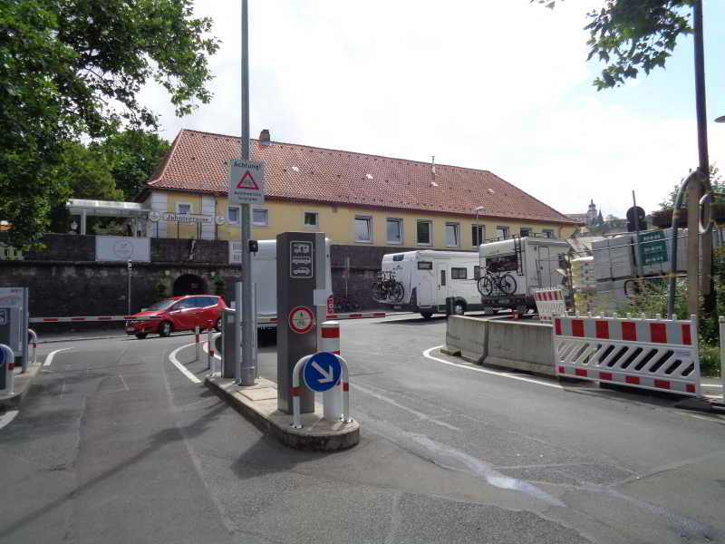Wohnmobilstellplatz an der Friedensbrücke in Würzburg