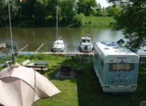 Wohnmobilstellplatz am Yachtclub Dessau