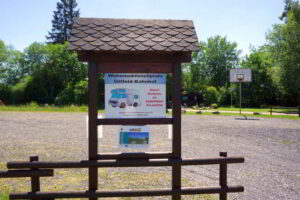 Wohnmobilstellplatz alter Bahnhof Üttfeld Wohnmobilstellplatz alter Bahnhof Üttfeld