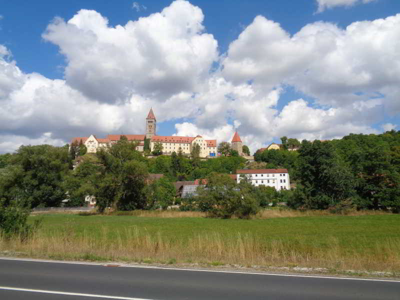 Wohnmobilstellplatz am alten Bahnhof Kastl