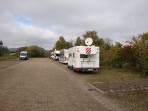 Wohnmobilstellplatz in den Fliesen