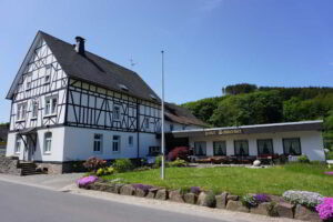 Wohnmobilstellplatz am Hotel Schwermer Wohnmobilstellplatz am Hotel Schwermer