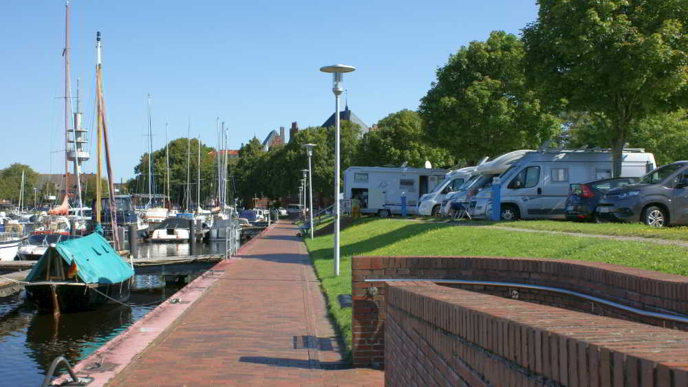Wohnmobilstellplatz Alter Binnenhafen in Emden