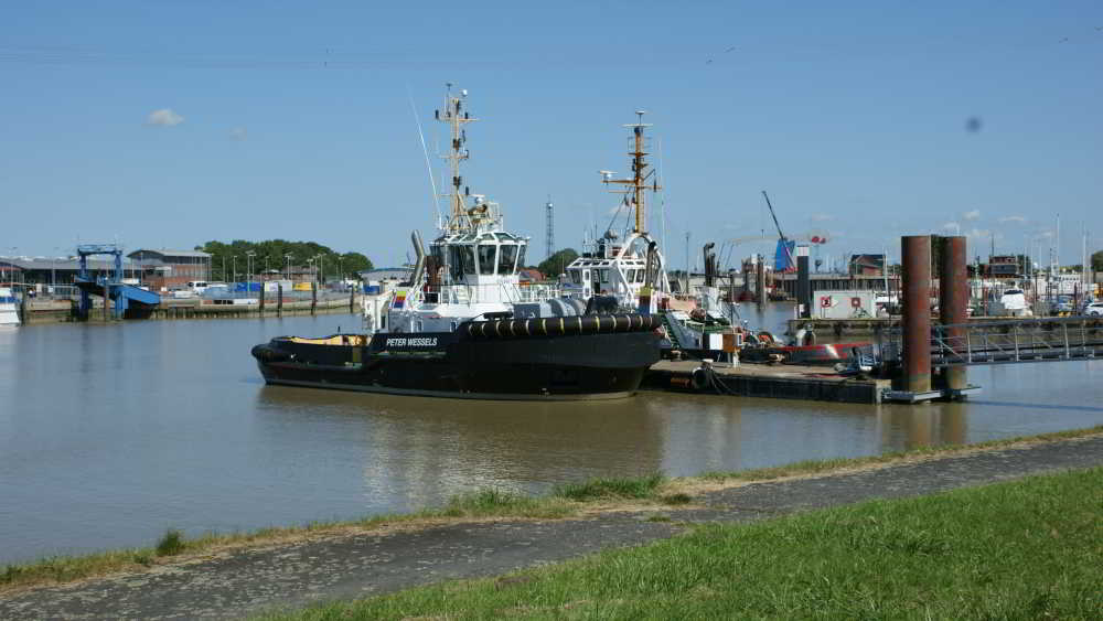 Wohnmobilstellplatz am Yacht Club in Emden