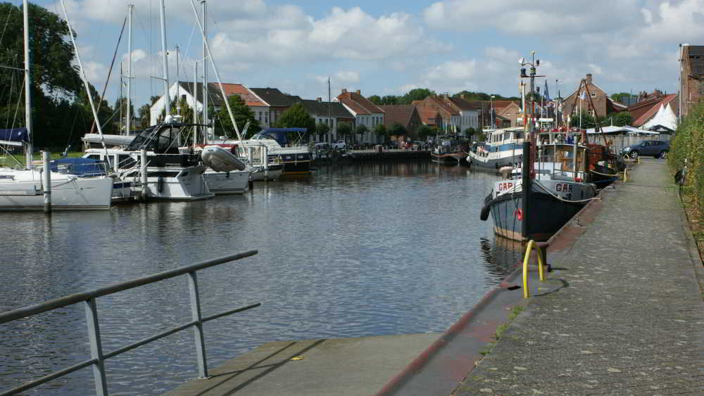 Wohnmobilstellplatz am Alten Hafen Weener