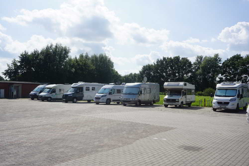 Wohnmobilstellplatz auf dem Schützenplatz in Esens