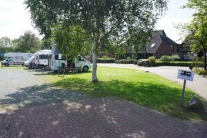 Wohnmobilstellplatz am Raiffeisenplatz in Werdum Wohnmobilstellplatz am Raiffeisenplatz in Werdum