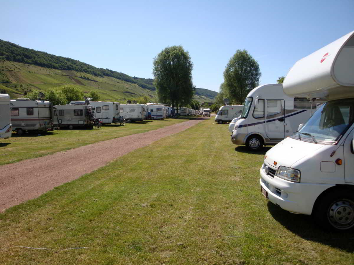 Wohnmobilstellplatz am Moselufer in Reil