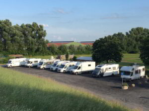 Wohnmobilstellplatz am Yachthafen in Jork