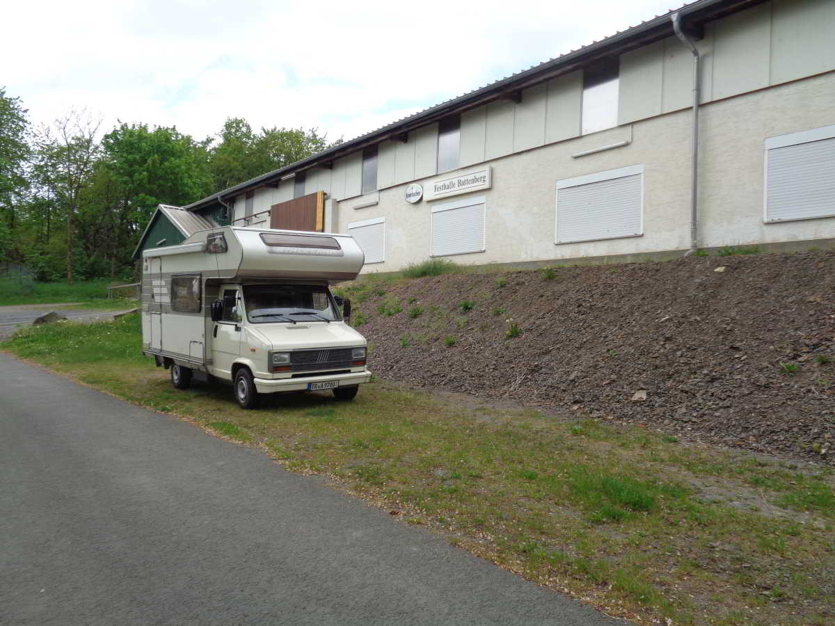 Wohnmobilstellplatz an der Festhalle Battenberg
