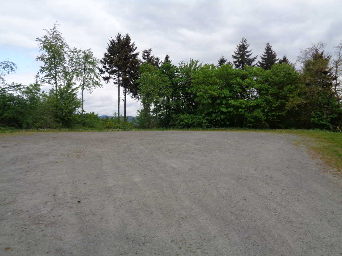 Wohnmobilstellplatz an der Festhalle Battenberg