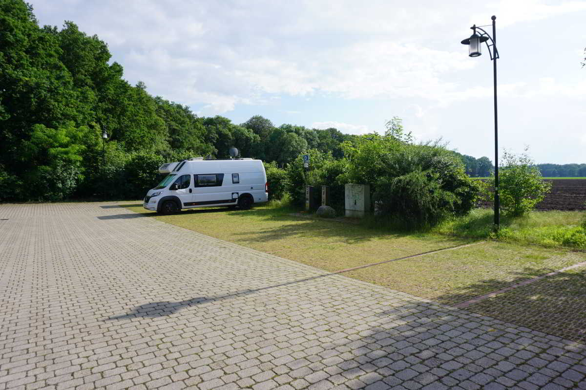 Wohnmobilstellplatz an der Wallfahrtskirche in Wietmarschen