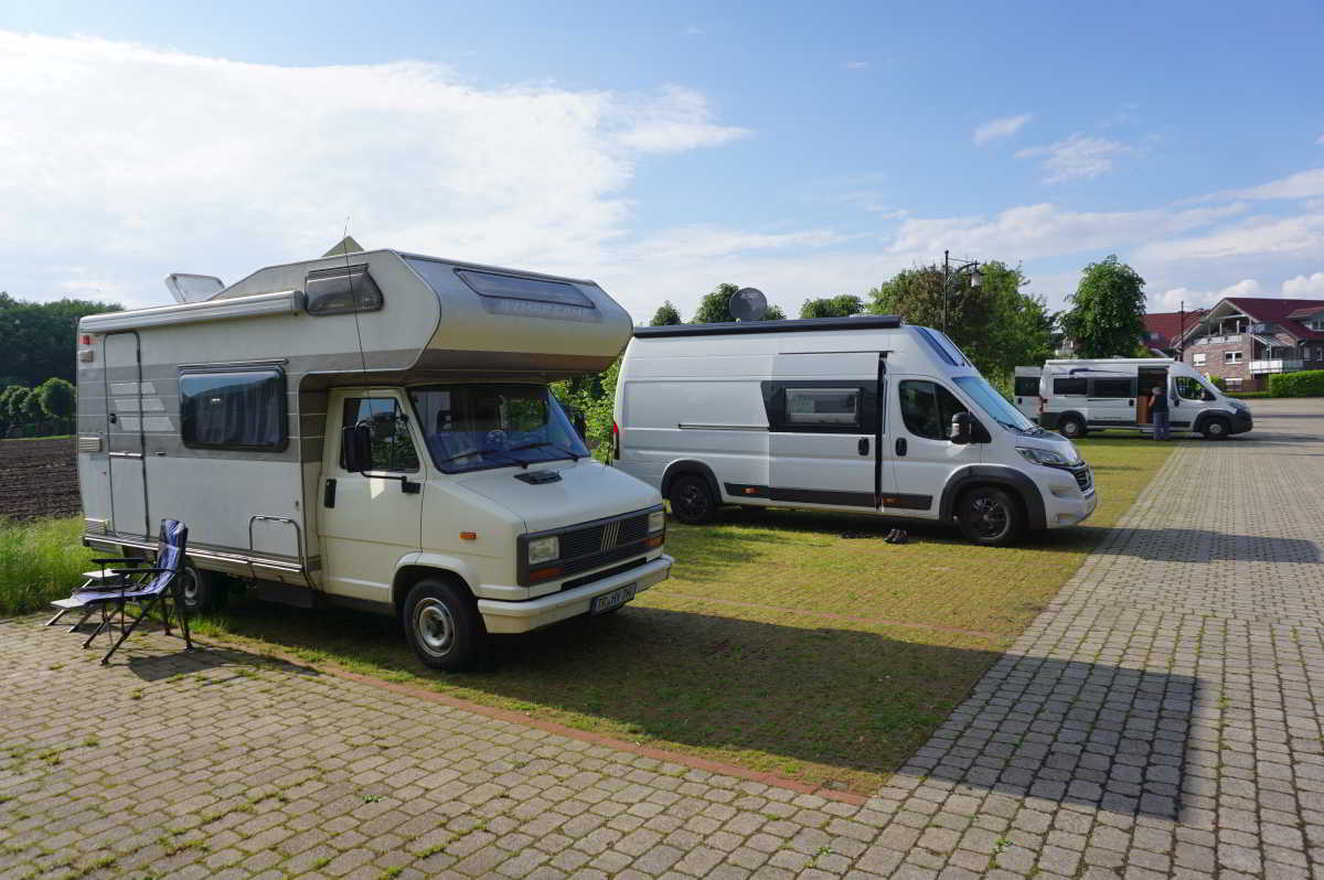 Wohnmobilstellplatz an der Wallfahrtskirche in Wietmarschen