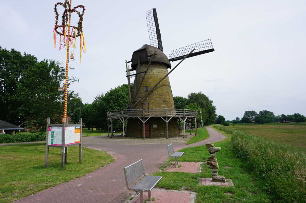 Wohnmobilstellplatz an der Mühle in Laar Die historische Windmühle in Laar