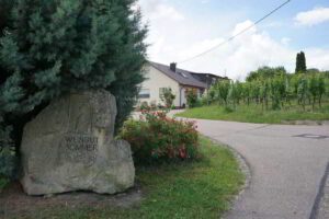 Wohnmobilstellplatz am Weingut Sommer Wohnmobilstellplatz am Weingut Sommer