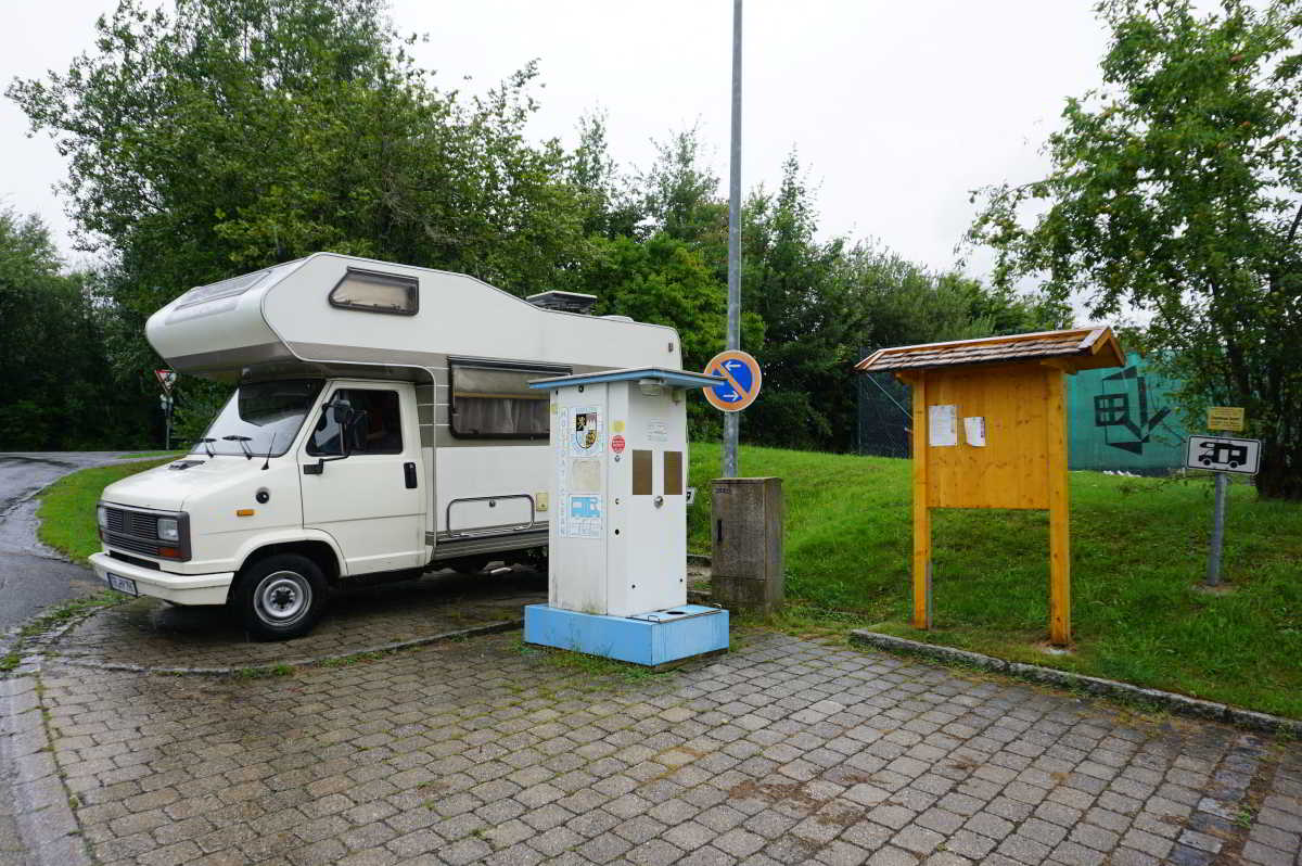 Wohnmobilstellplatz am Tennisplatz in Lalling