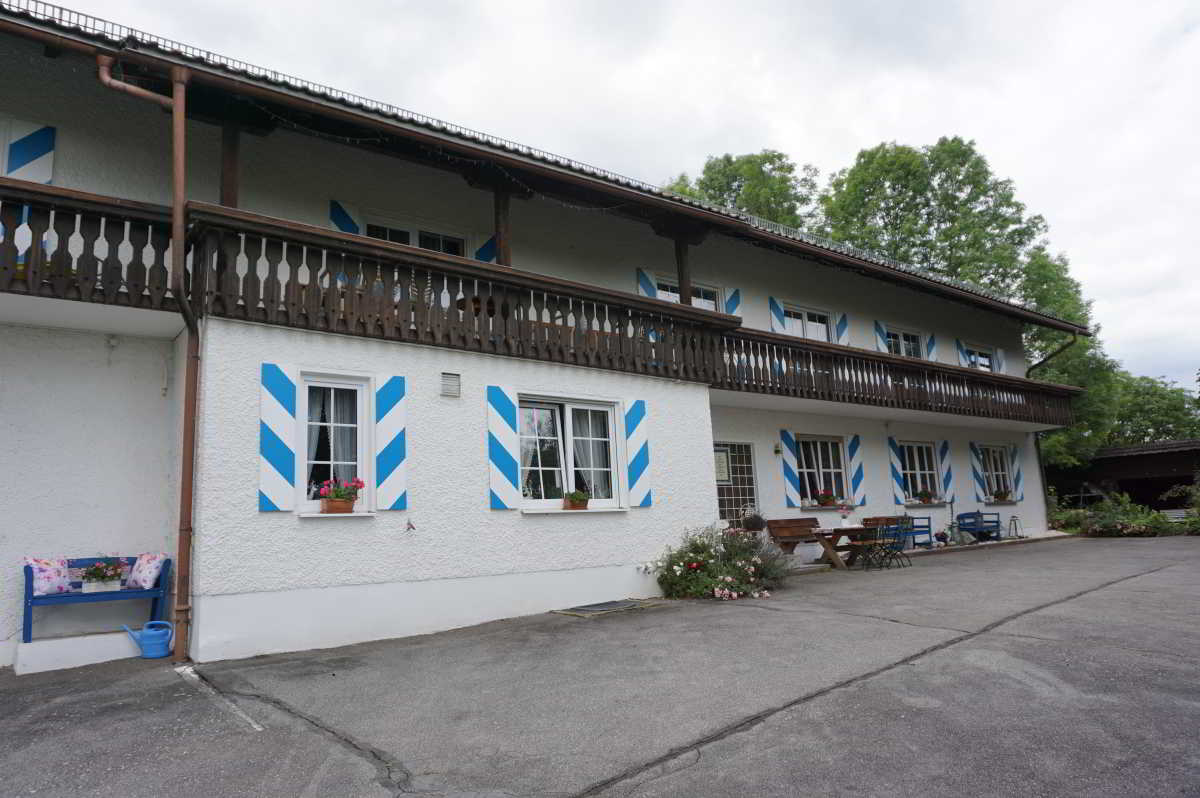 Wohnmobilstellplatz an der Pension Bleinroth Wohnmobilstellplatz an der Pension Bleinroth