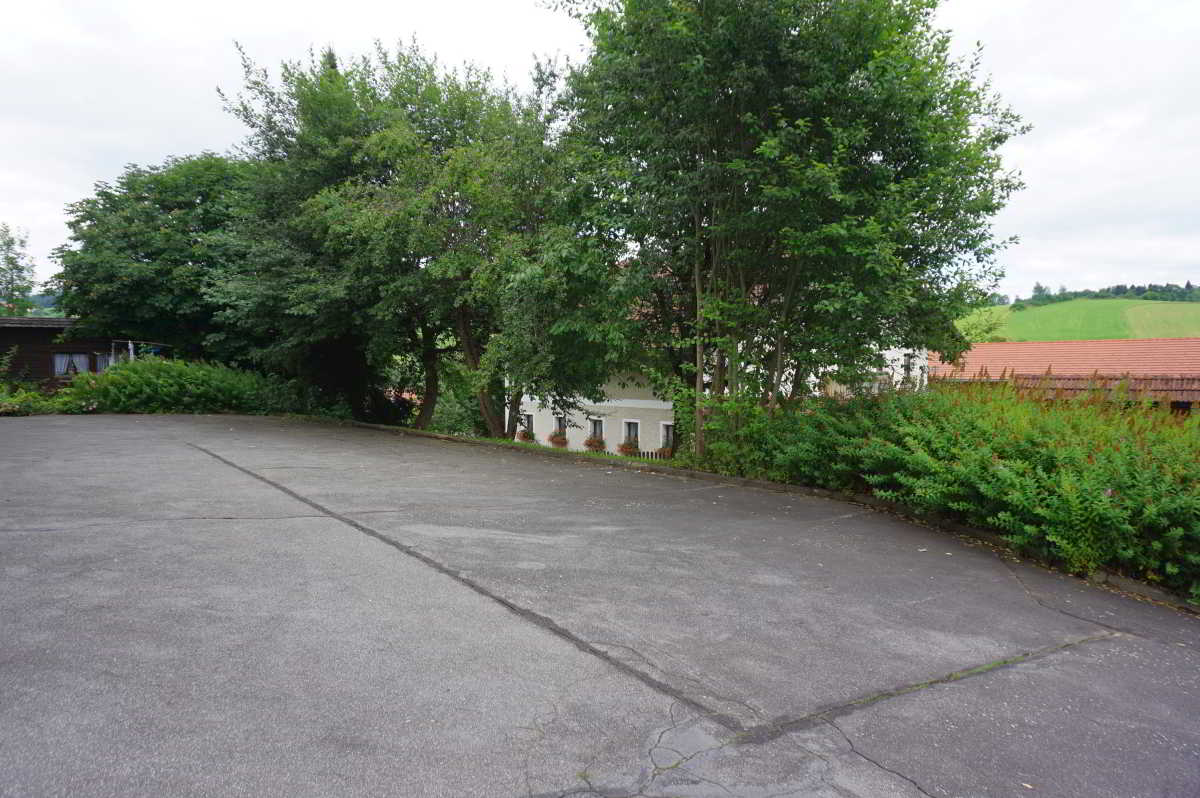 Wohnmobilstellplatz an der Pension Bleinroth Wohnmobilstellplatz an der Pension Bleinroth