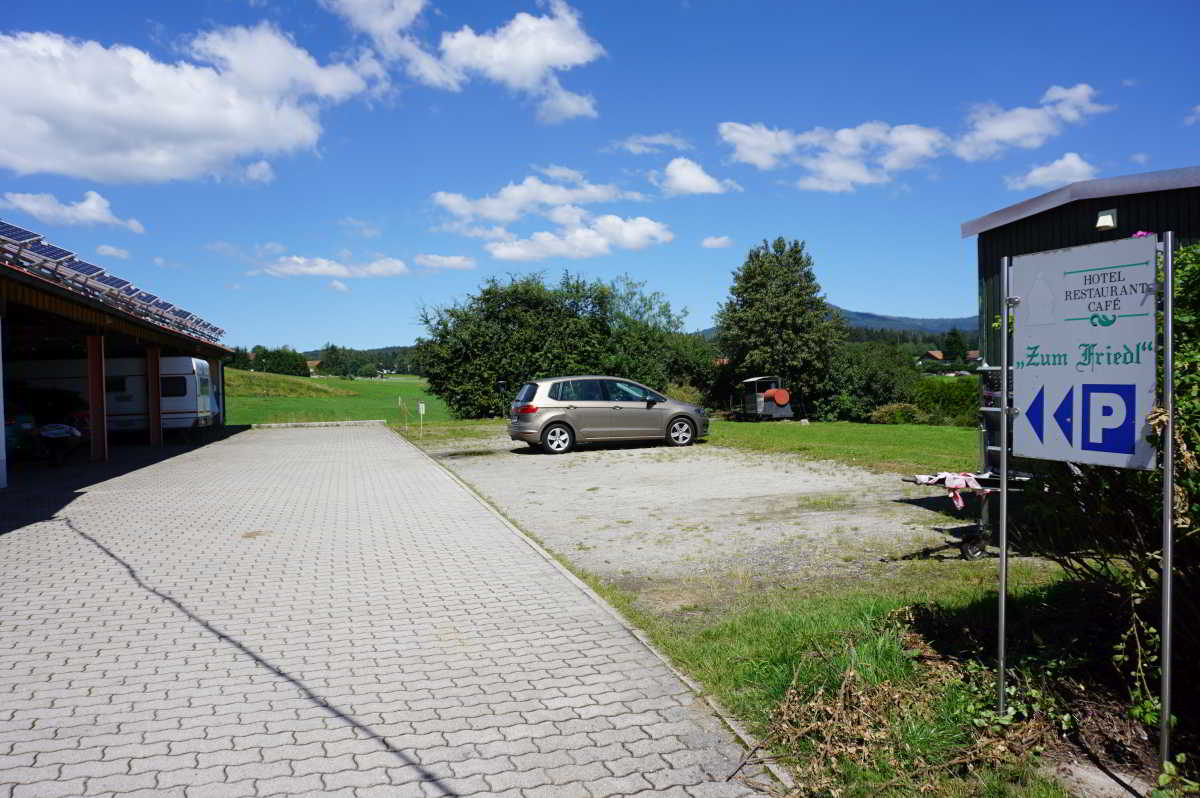 Wohnmobilstellplatz am Hotel zum Friedl