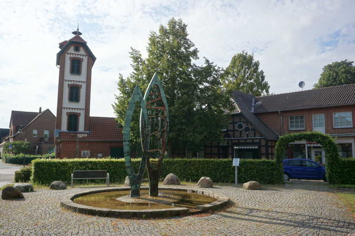 Brunnen vor der Stiftkirche