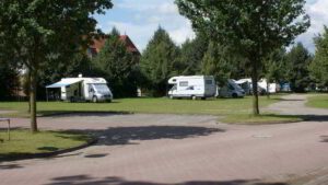 Wohnmobilstellplatz hinter der P+R Anlage in Grasberg