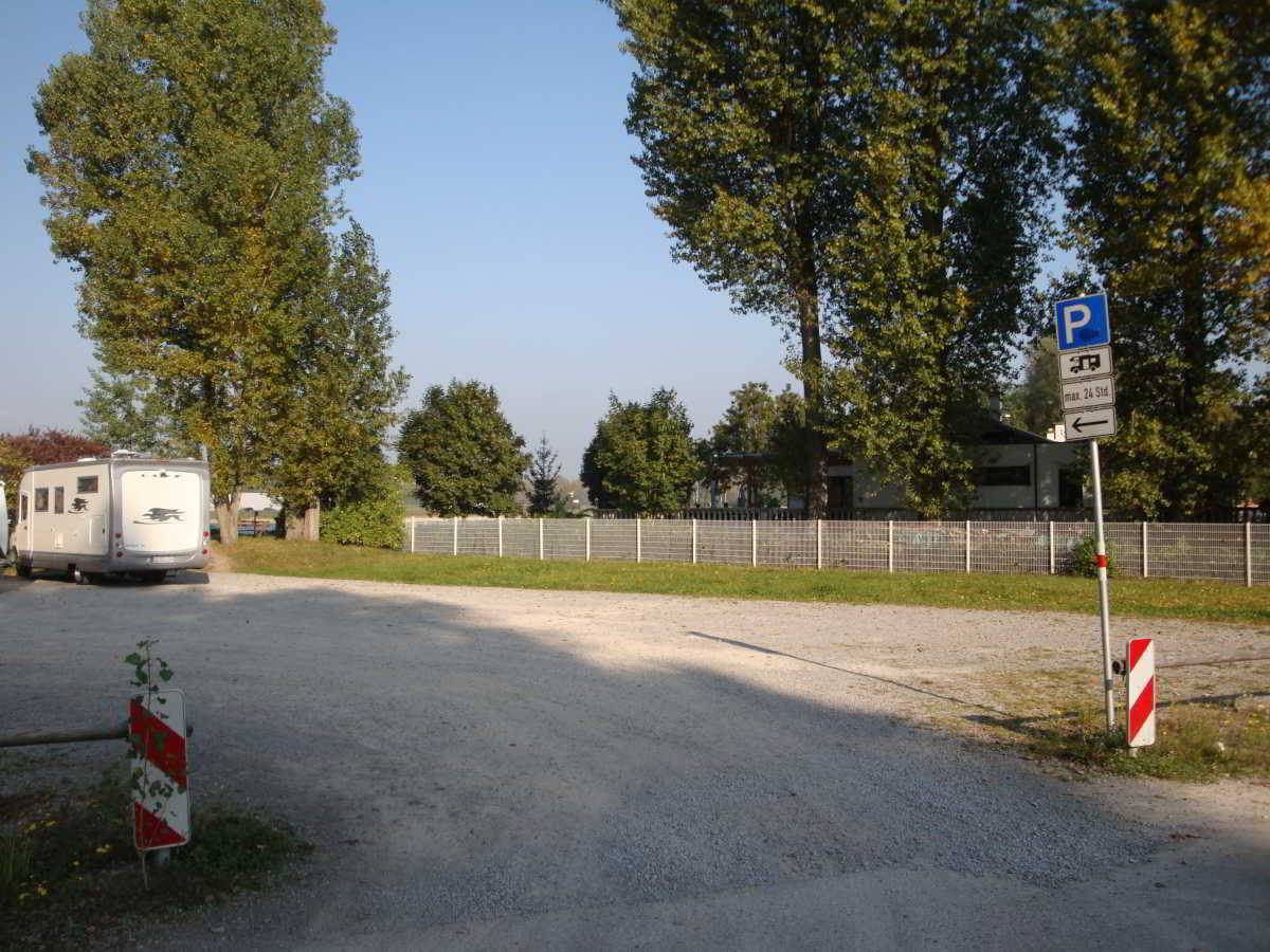 Wohnmobilstellplatz am Yachthafen Maxau