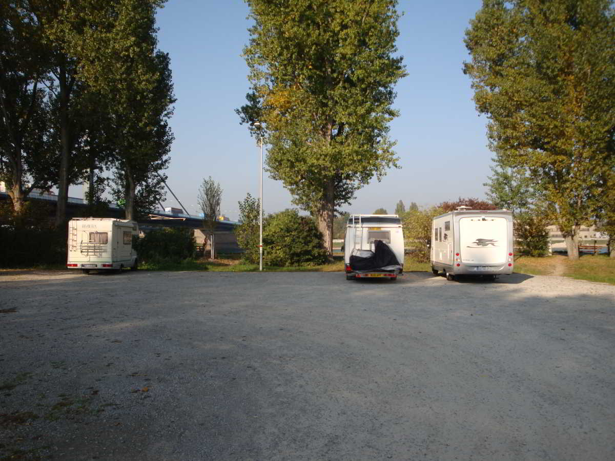 Wohnmobilstellplatz am Yachthafen Maxau