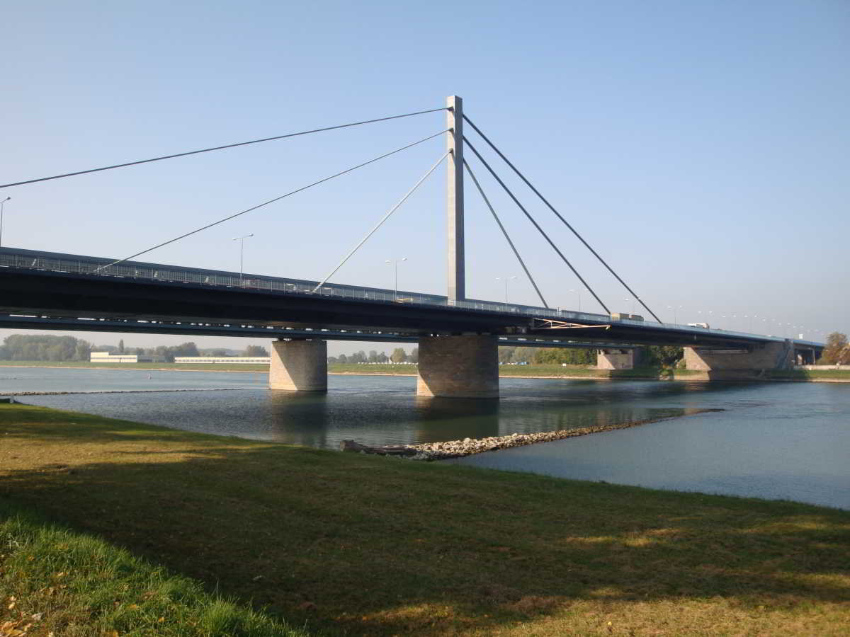 Wohnmobilstellplatz am Yachthafen Maxau