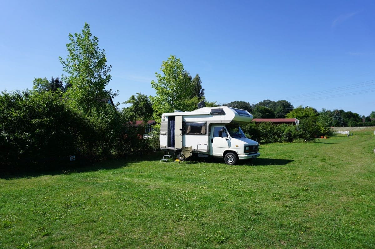 Wohnmobilstellplatz am Hütten-Camp in Döbern