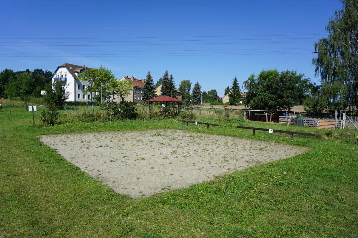 Wohnmobilstellplatz am Hütten-Camp in Döbern