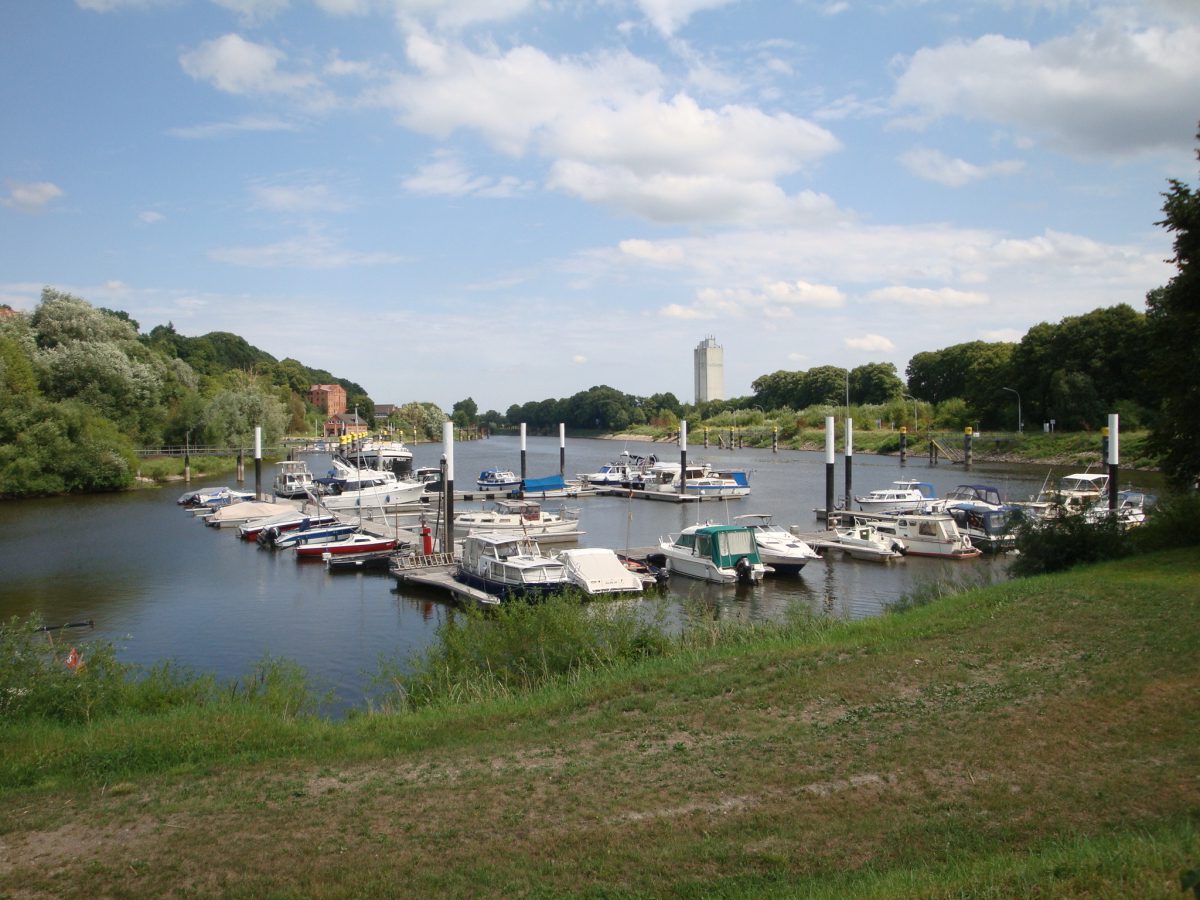 Wohnmobilstellplatz an der Marina Lauenburg