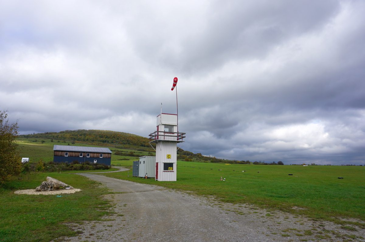 Wohnmobilstellplatz an der Flugschule Dolmar
