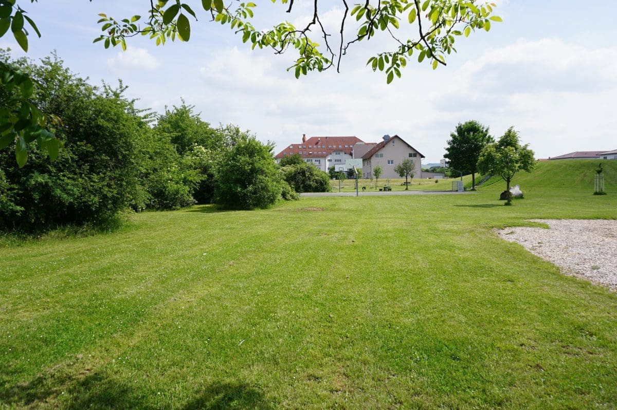 Wohnmobilstellplatz an der Goldberghalle in Gensingen