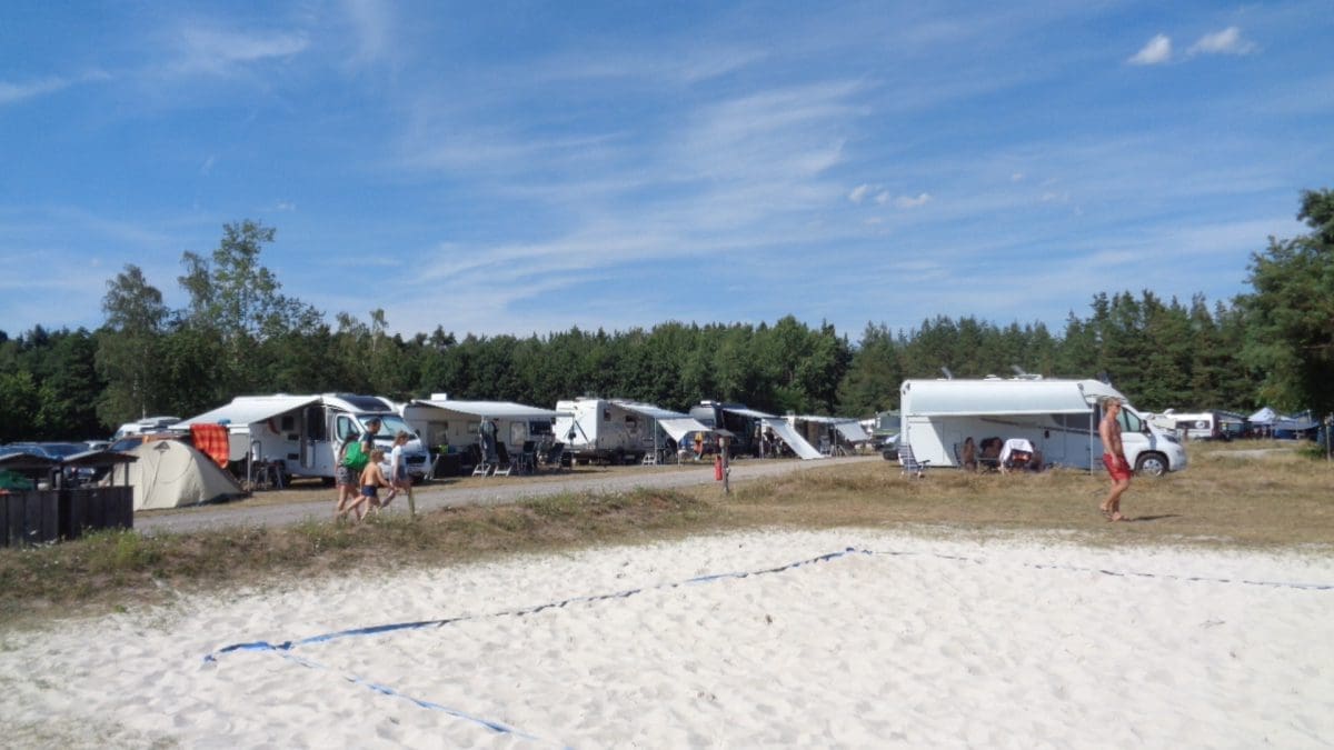 Wohnmobilstellplatz am Steinberger See
