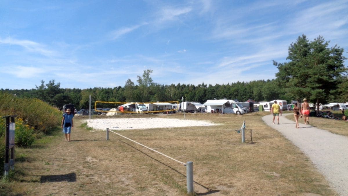 Wohnmobilstellplatz am Steinberger See