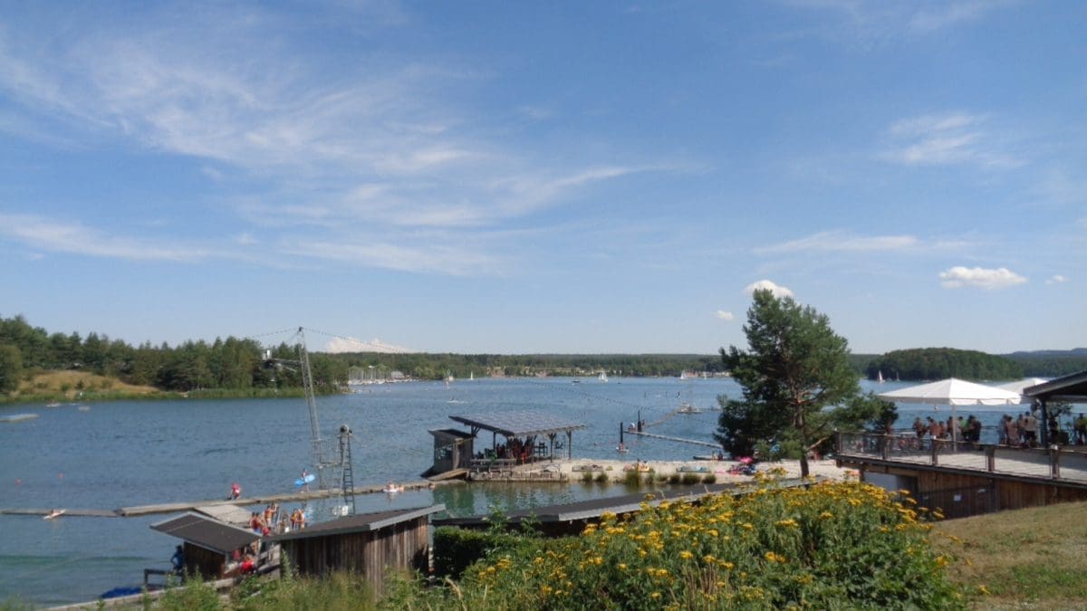 Wohnmobilstellplatz am Steinberger See