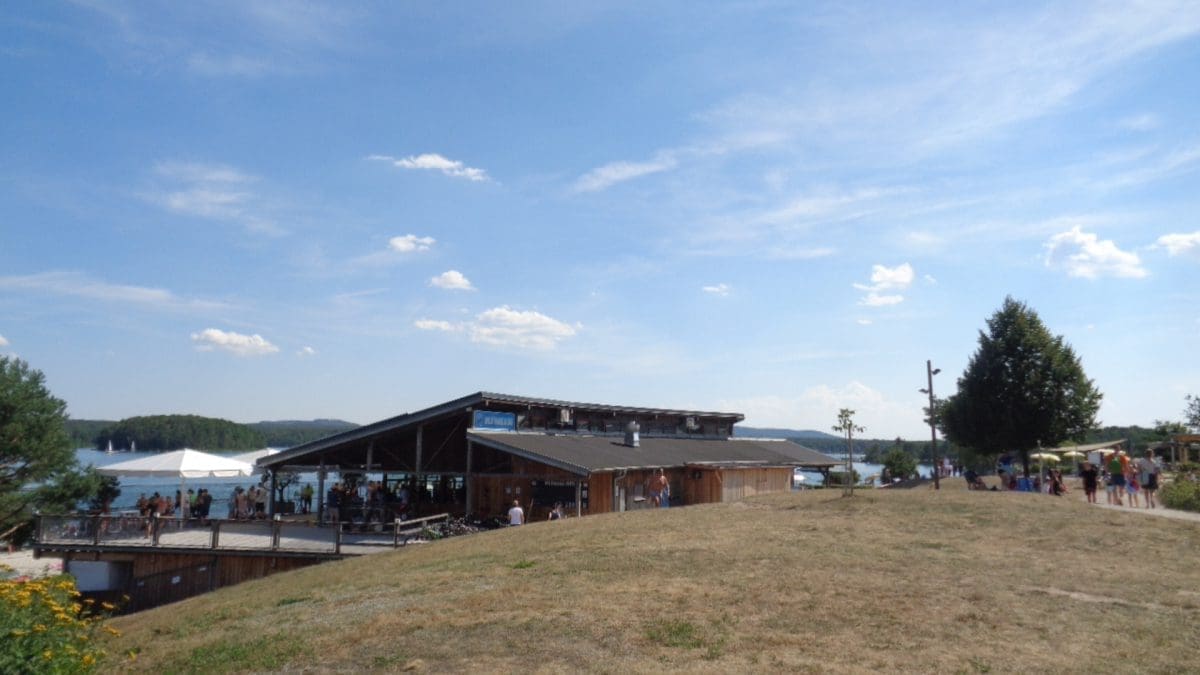 Wohnmobilstellplatz am Steinberger See