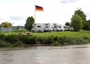 Stellplatz am Yachthafen in Lauenförde Wohnmobilstellplatz am Yachthafen in Lauenförde