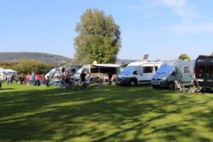 Stellplatz am Yachthafen in Lauenförde Wohnmobilstellplatz am Yachthafen in Lauenförde