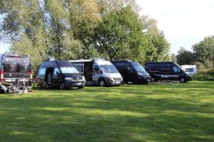 Stellplatz am Yachthafen in Lauenförde Wohnmobilstellplatz am Yachthafen in Lauenförde