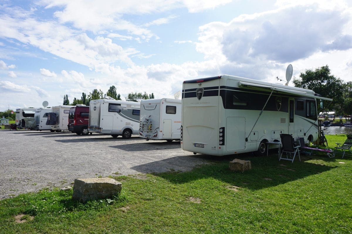 Stellplatz an der Mainfaehre in Albertshofen Wohnmobilstellplatz an der Mainfähre in Albertshofen