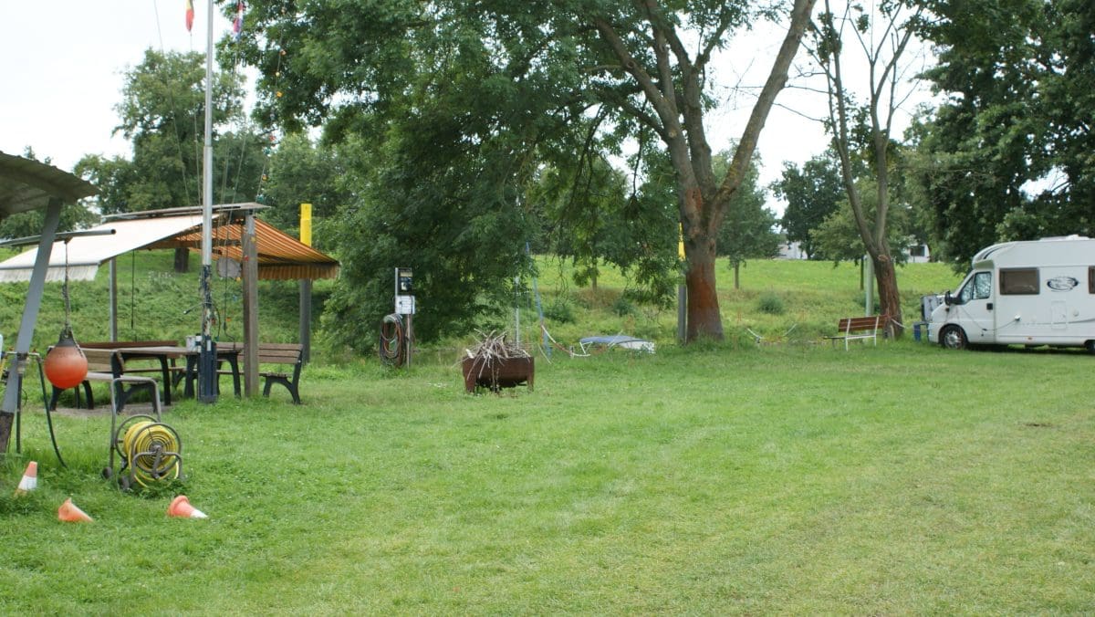 Wohnmobilstellplatz am Yachtclub Dessau