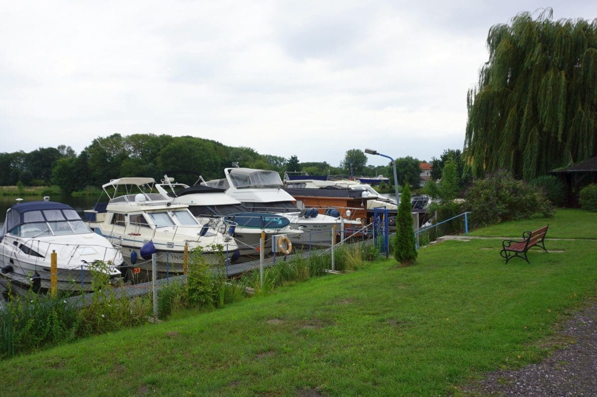 Wohnmobilstellplatz am Bootshaus in Burg Wohnmobilstellplatz am Bootshaus in Burg