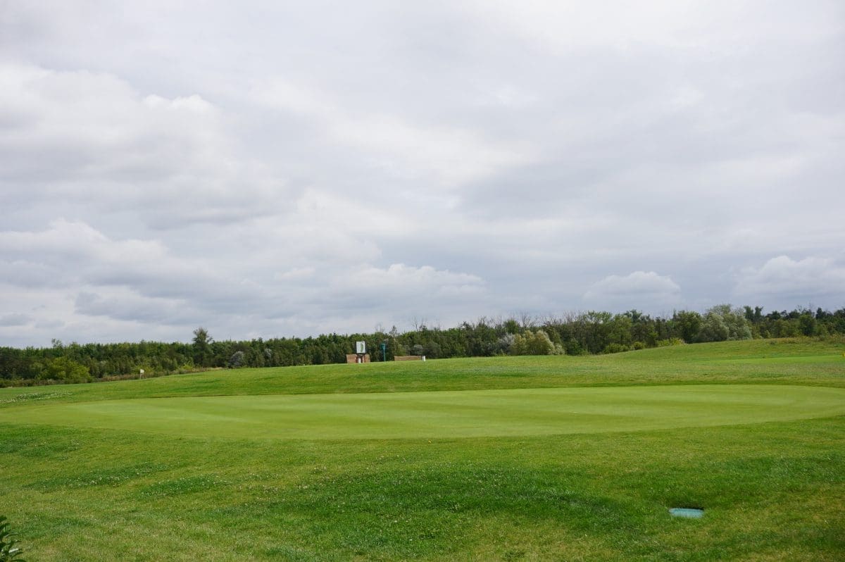 Wohnmobilstellplatz am Golfpark Hufeisensee