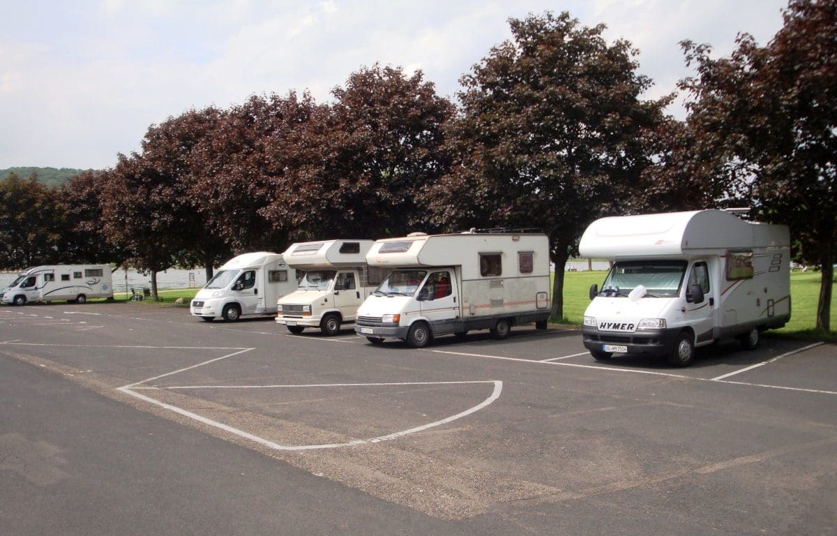 Parkplatz am Rheinufer in Bad Hönningen