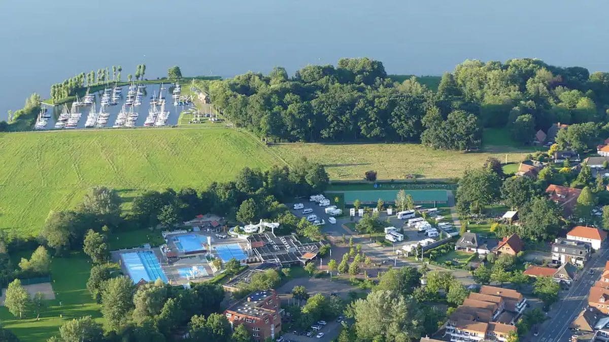 Wohnmobilstellplatz am Badepark