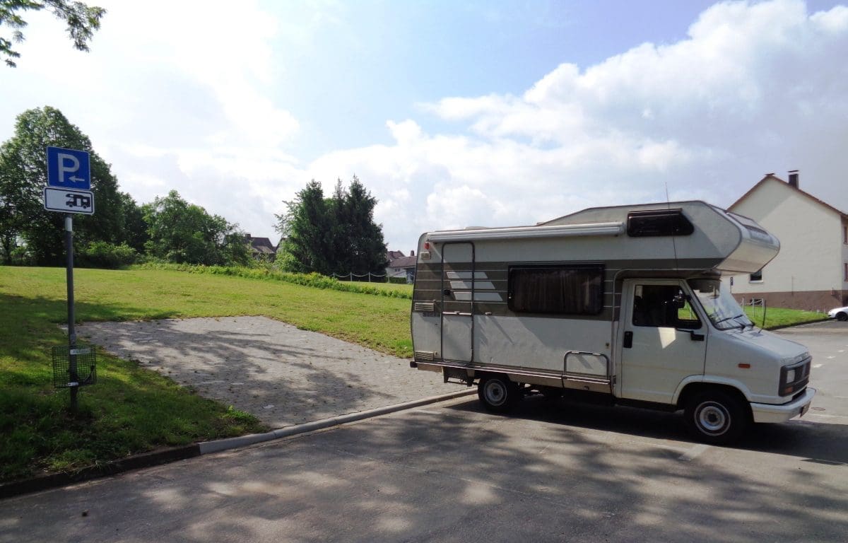 Wohnmobilstellplatz am Freibad Asmushausen