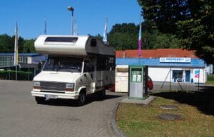 Wohnmobilstellplatz an der HEM-Tankstelle