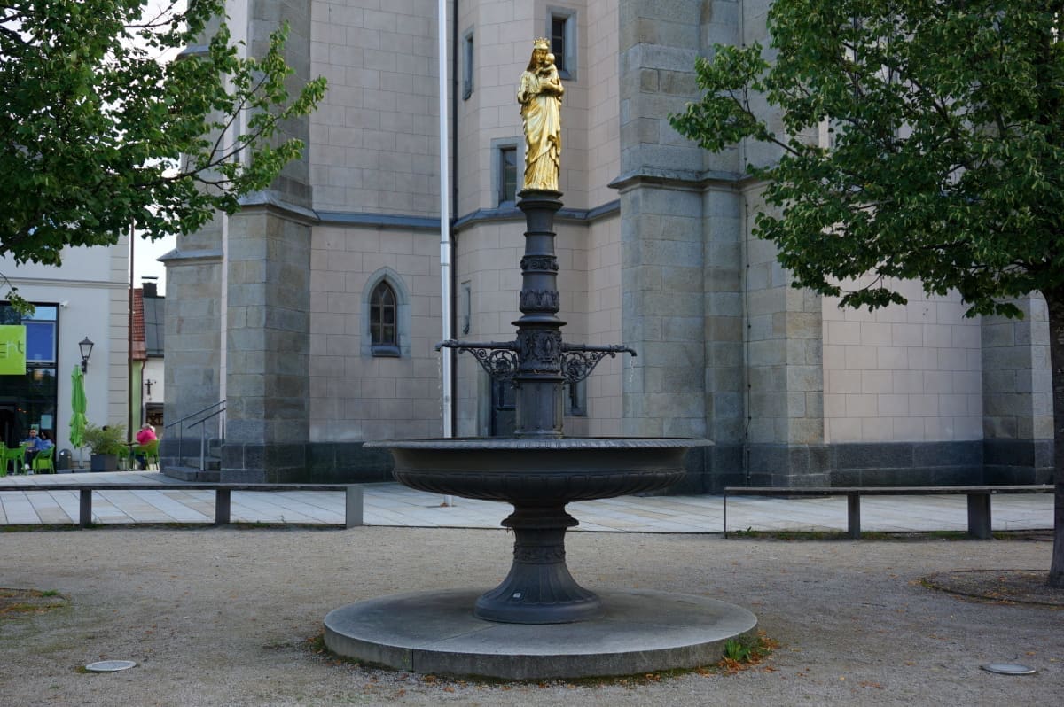 Marienbrunnen auf dem Stadtplatz in Freyung